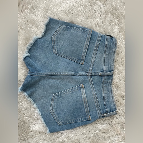 High waisted Booty Light-Wash Denim Shorts - Picture 5 of 5